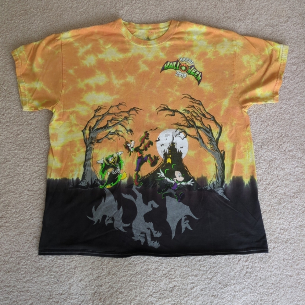 Disneyland Resort Halloween 2019 T-shirt. Size XL. Orange & Black
